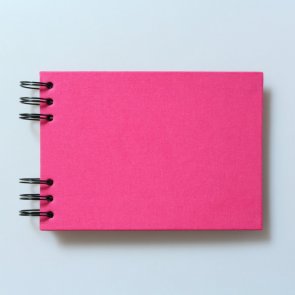 Kartonové album potažené růžovým plátnem / A6 horizontálně / Černý papír