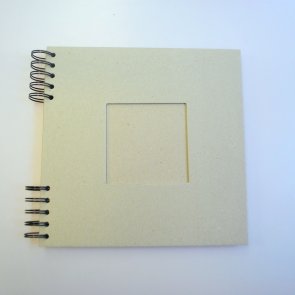 Kartonové album s okénkem / 22 x 22 cm / Recy karton